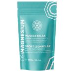 Un sachet bleu sarcelle de flocons de bain au magnésium OSIMAGNESIUM Muscle Relax, pesant 1 000 g (35,3 oz), avec un texte en anglais et en hongrois.